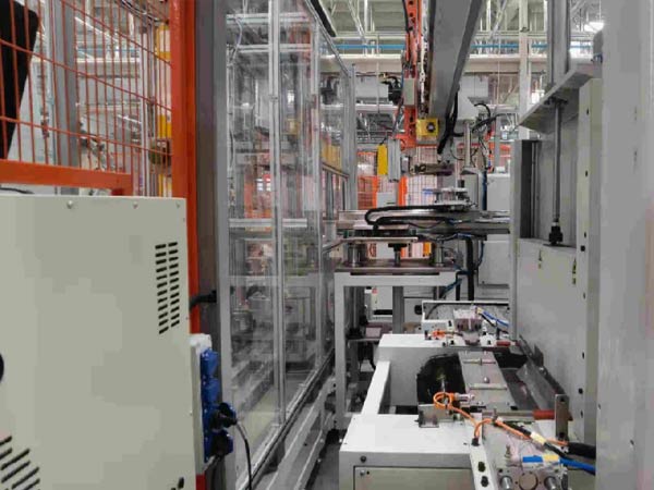 Die neuen automotoren trockneten sich automatisch und riefen die fertigungsstraße auf