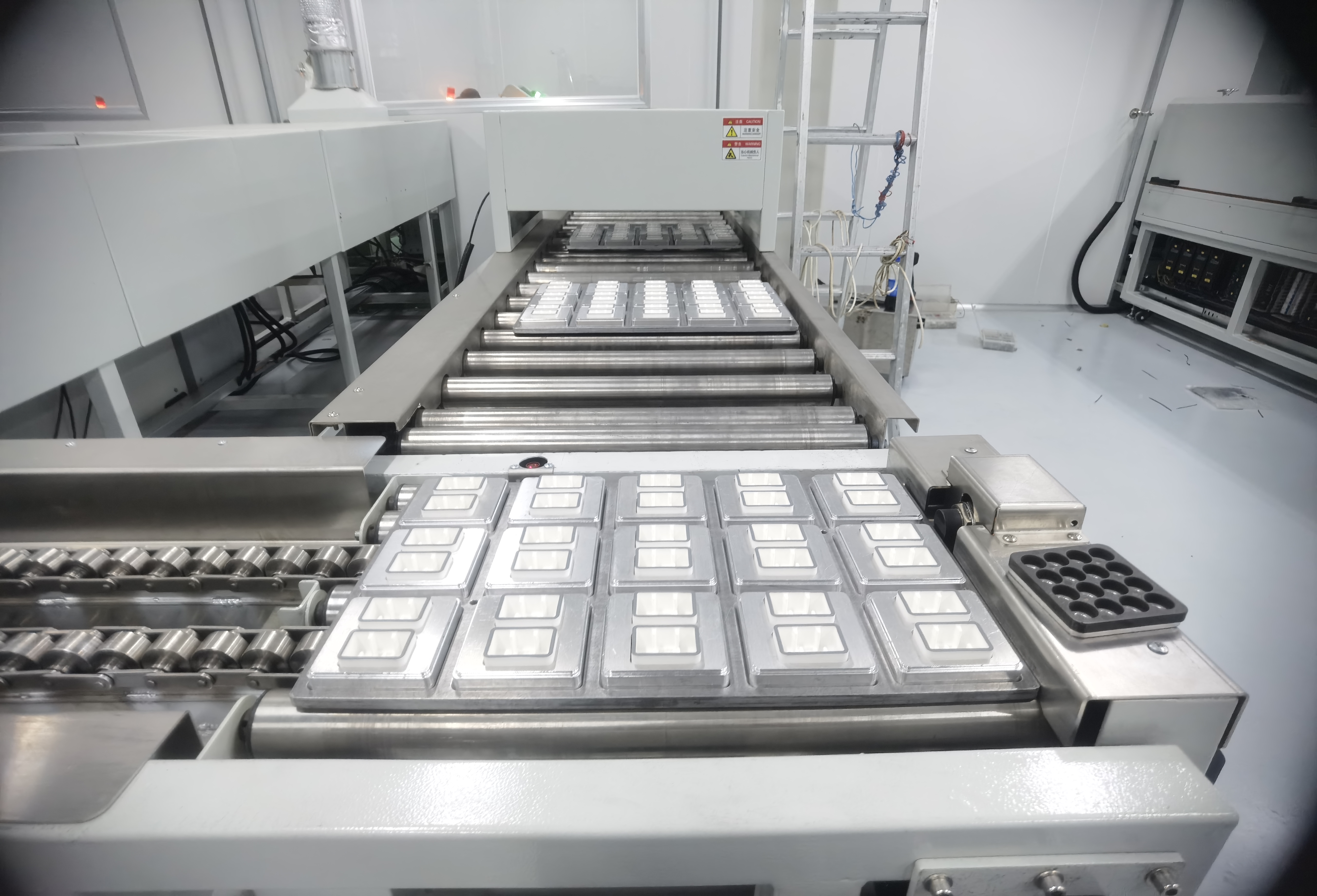 Außen: der industrielle tunnelbau spielt eine entscheidende rolle in der modernen produktion